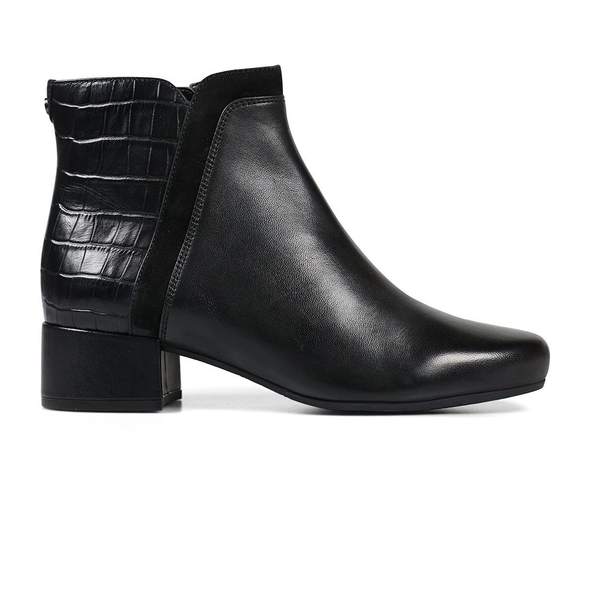 Manon Black