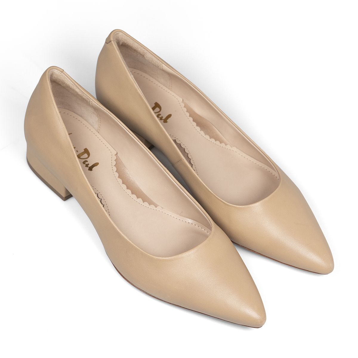 Latte court shoes store