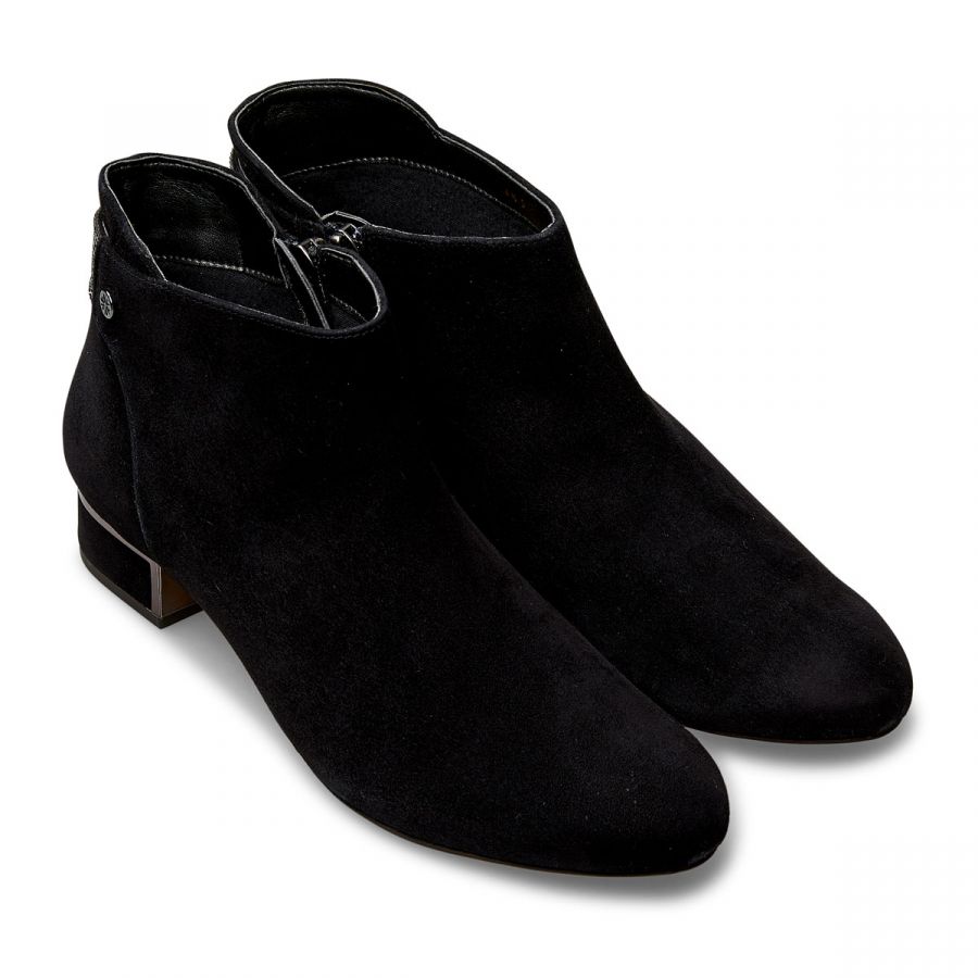 Fernshaw - Black Suede